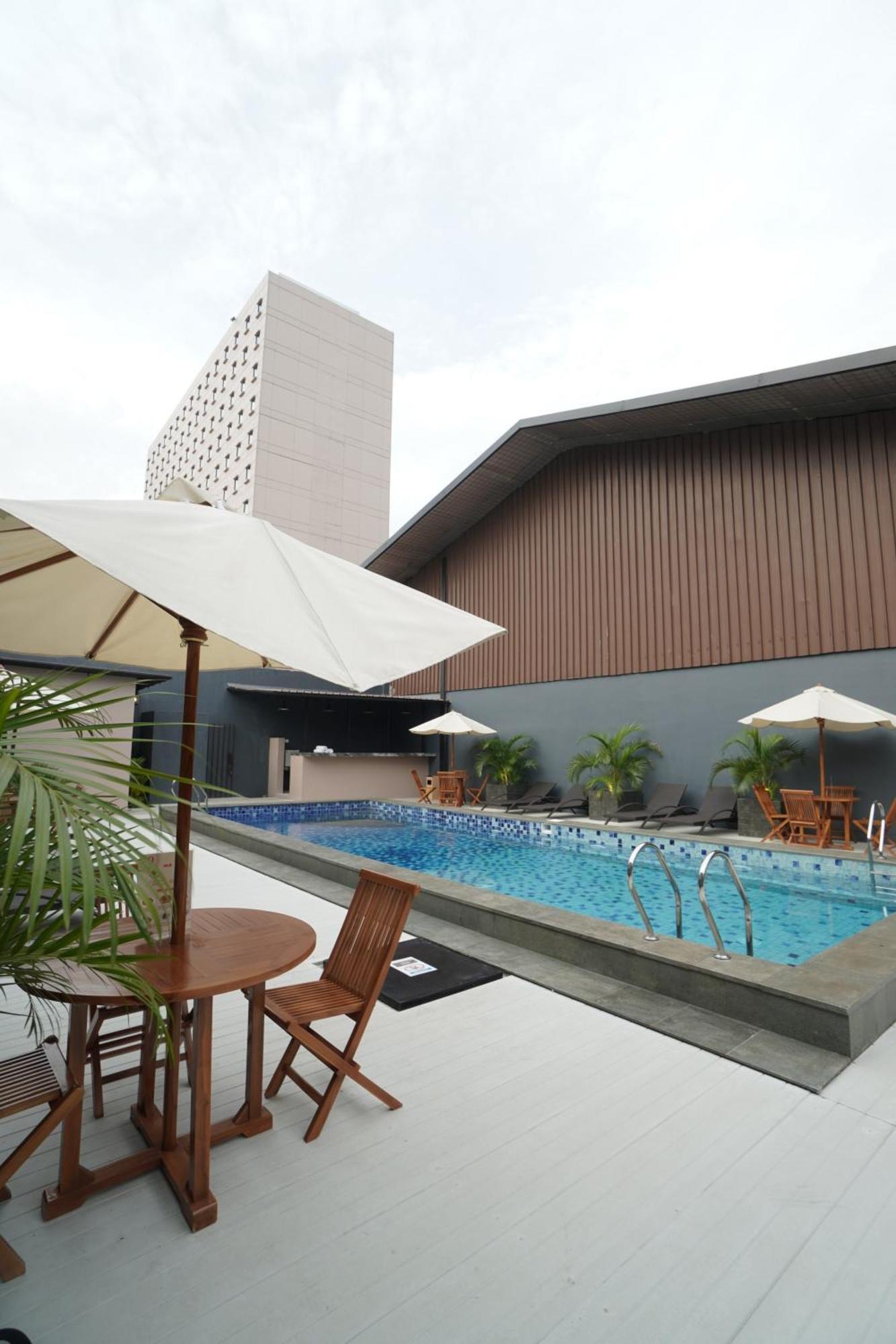 Sentral Cawang Hotel Jakarta Exterior photo