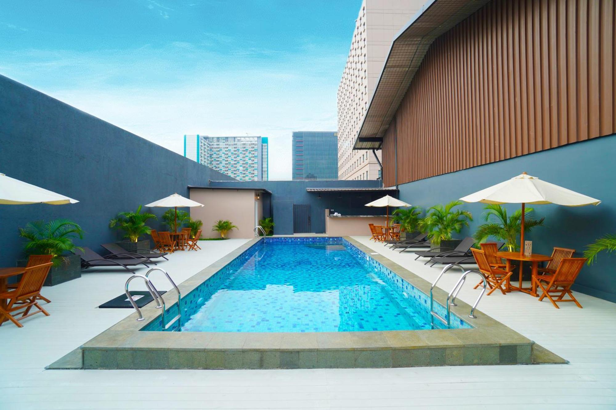 Sentral Cawang Hotel Jakarta Exterior photo